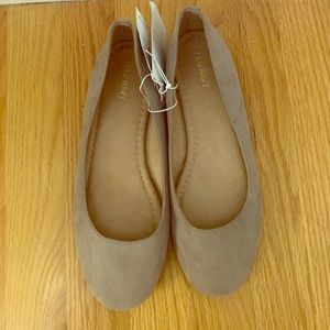 Old Navy Neutral Ballet Flats